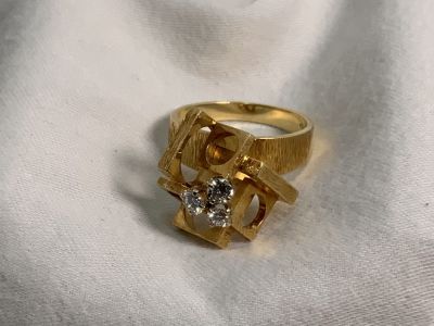 טבעת זהב צהוב 18K משובץ 3 יהלומים של 0.10 CT כל אחד נקי לבן - משקל טבעת 8.6 גרם חתום פדני עבודת 