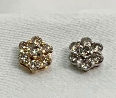 צמד תליונים זהב 14K אחד לבן ואחד צהוב חדשים לא נענדו כל אחד משובץ 7 יהלומים סהכ כ 0.50 CT משקל 