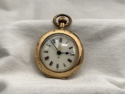 שעון כיס קטן עתיק 3 מכסים אחד מהם מנחושת זהב 14K משקל כולל מנגנון 21.3 גרם קוטר 30 מ''מ