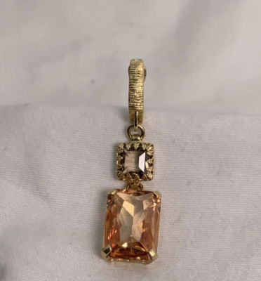 עגיל בודד זהב 14K משובץ 2 אבנים צבעוניות בתלייה גודל האבני חן 14X10 מ''מ 6X6 מ''מ משקל 4.5 גרם