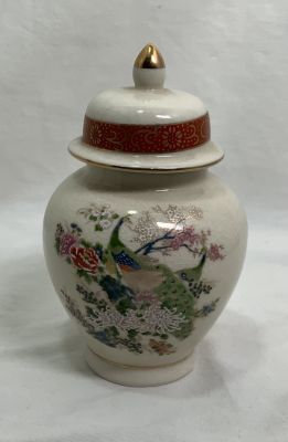 אגרטל פורצלן יפני ישן מעוטר חיות בר וצמחים עם מכסה גובה: 11 ס''מ