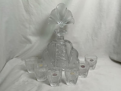 סט ליקר קריסטל בקבוק עם פקק ושישה כוסות חיתוך עבודת יד גדלים: בקבוק כולל הפקק - 26 ס''מ, גובה 