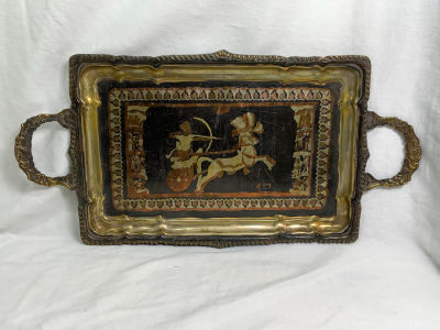 מגש מתכת עבודת חריטות וריקועים דמות מצרית גודל כולל ידיות: 44X22 ס''מ