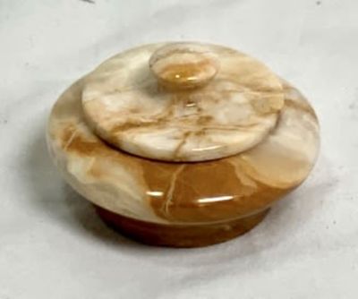 קופסאת שיש קטנה גילוף עבודת יד קוטר 6.5 ס''מ