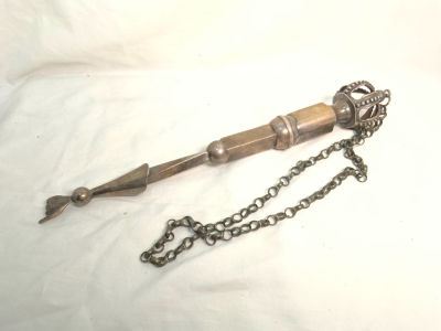 יד לספר תורה כסף רוסי 84 עתיק מתוארך 1890 עם חתימת היצרן חתום אורך ללא שרשרת: 34.5 ס''מ אורך 