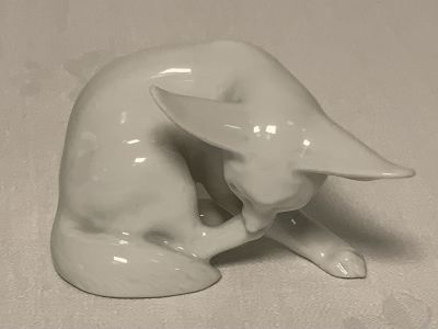 פסלון פורצלן רוזנטל דמות שועל חתום גובה: 5.5 ס''מ