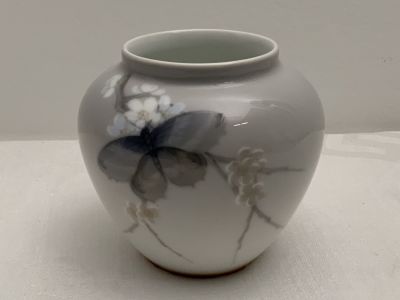 אגרטל פורצלן ROYAL COPENHAGEN חתום ממוספר גובה 10 ס''מ