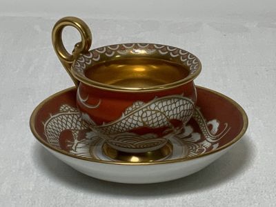 כוס וצלוחית פורצלן רוזנטל מעוטר דרקונים צבוע ביד חתום מצופה זהב קוטר הכוס: 6 ס''מ, קוטר 