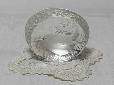 פסלון זכוכית מוטבע דמות ציפור עבודה איכותית חתום וממוספר קוטר: 7 ס''מ, גובה: 3 ס''מ