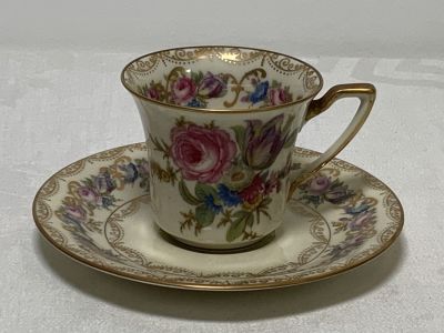 כוס וצלוחית פורצלן רוזנטל IVORY מעוטר פרחים חתום קוטר צלוחית: 12 ס''מ, קוטר כוס: 6.2 ס''מ