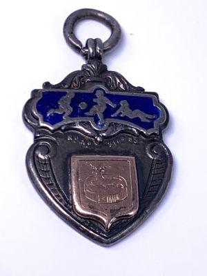 תליון אנגלי עתיק כסף חתום עם אמייל וציפוי זהב - 12 גרם - אורך 3,5 ס"מ