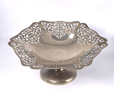 כלי הגשה עם רגל כסף אנלי שפילד מ 1938 - עבודת ניסור -משקל 368 גרם - גובה 10 ס"מ - קוטר - 25 ס"מ חתום