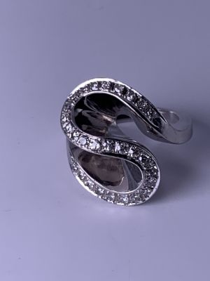 טבעת זהב לבן 14 קרט 9.5 גרם עם 28 יהלומים סה"כ כ 0.50 CT מידה 5 US