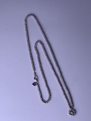 שרשרת זהב לבן 18 קרט איטלקי 44 ס"מ אורך עם תליון זהב לבן משובץ 1 יהלום 0.10 CT - ועוד 8 יהלומים 