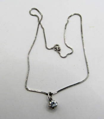 שרשרת ותליון זהב לבן 14 קרט איטלקי חתומה משובץ יהלום טבעי עגול ליטוש מודרני כ 1 CT - קוטר 6.3 