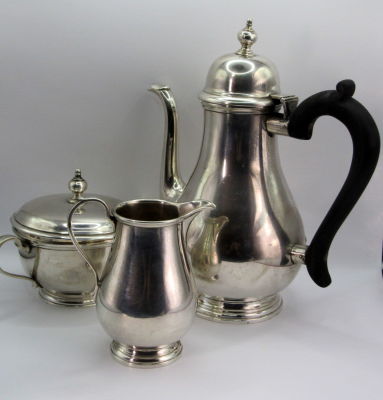 סט כסף לקפה STERLING TIFFANY &amp; CO משנות ה 60 - כולל קנקן גובה 24.5 ס"מ עם ידית עץ - 