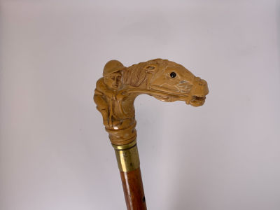 מקל הליכה עץ ראש דמות נער וסוס מתוקן ראו בתמונות גובה: 91ס''מ