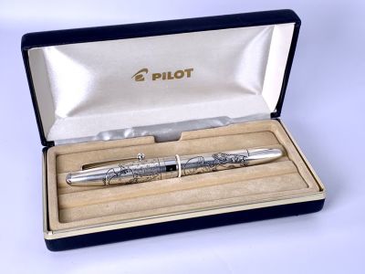 עט נובע PILOT STERLING עבודת חריטה אמן יפני - ציפורן זהב 18 קרט מצב כ חדש בקופסה