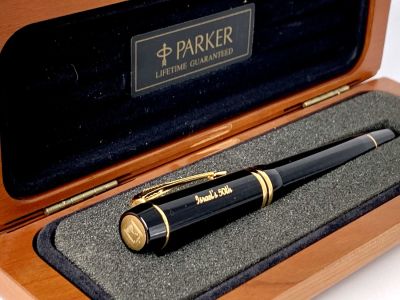 עט נובע PARKER ISRAEL'S 50TH דגם דואופולד לכ' 50 שנה למדינת ישראל בקופסת עץ מהודרת מצב כחדש - 