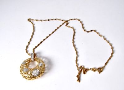 שרשרת זהב צהוב ותליון 14K בעיצוב מיוחד עבודת יד משובץ 39 יהלומים נקי לבן משקל: 7.2 גרם