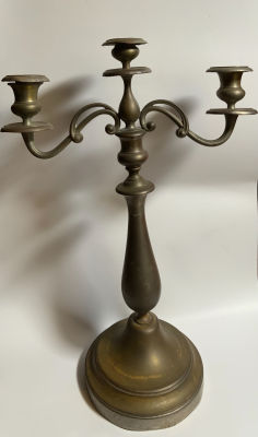 פמוט מתכת כריסטוף מצופה כסף, מתפרק ל2 חלקים, חתום, גובה 40 ס׳׳מ