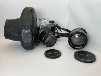 מצלמת פילים pentax spotmatic עם עדשה נוספת 35 מ׳׳מ soligor והכיסוי המקורי גובה 10 ס׳׳מ