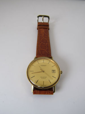 שעון יד TISSOT SEASTAR זהב 14K קוורץ תאריכון קוטר 33 מ''מ כרגע לא עובד זקוק לבדיקה רצועת עור לא 