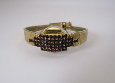 צמיד שעון יד מצופה זהב משובץ גרנטים בסגנון עתיק