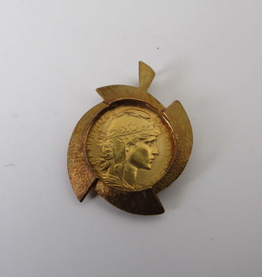 מטבע זהב צרפתי זהב 21K עם מסגרת תליון זהב 14K משקל כולל מסגרת 10.99 גרם