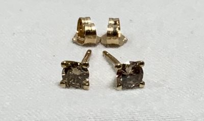 זוג עגילי זהב צהוב 14K משובים 2 יהלומים של 0.23 CT כל אחד -צבע קוניאק מבריק - משקל 0.7 גרם חדש 