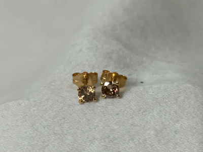 זוג עגילי זהב ורוד 14K משובים 2 יהלומים של 0.23 CT כל אחד -צבע קוניאק מבריק- משקל 0.7 גרם חדש 