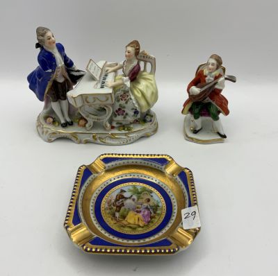 לוט 3 פריטי פורצלן ALT WEIN : פסל רסיטל בפסנתר, 11X9 ס''מ (חסרה לזמר יד ימין), פסל נגן לאוטה 7 