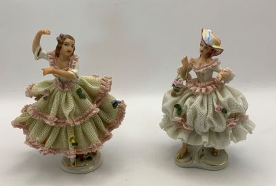 זוג פיגורות פורצלן רקדנית, חתום נאפולי (2 אצבעות ושמלה פגומים )