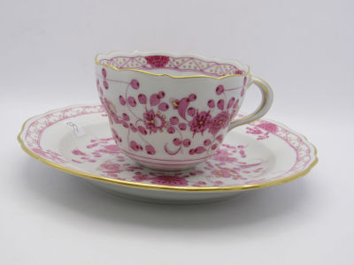 צלחת לעוגה וספל פורצלן מייסן דגם ורוד על רקע לבן, MEISSEN קוטר: 18 ס''מ גובה ספל: 6 ס''מ