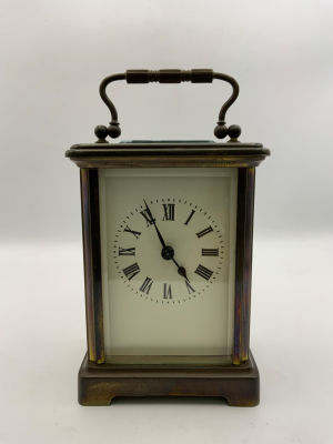 שעון מסעות אנגלי עתיק Carriege Clock עומק: 6.5 ס''מ מנגנון מתיחה נראה תקין ללא מפתח ולא נבדק