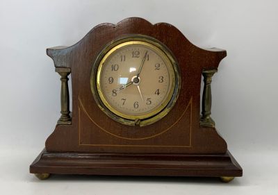 שעון מנטל עתיק קופסת עץ, מנגנון מכני זקוק לתיקון