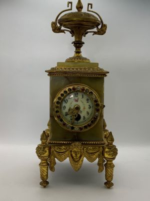 שעון עתיק מפוסל שיש ירוק וברונזה אורמלו (חסר סוגר מחוגים וזכוכית של השעון הקדמי ראו בתמונות) 