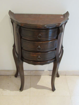 שידת עץ בסגנון עתיק עם 3 מגירות בצורת חצי עיגול עומק: 29 ס''מ