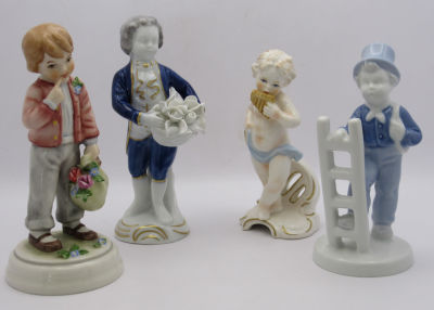 לוט 4 פסלוני פורצלן שונים חתומים גובה: 12-13-14 ס''מ