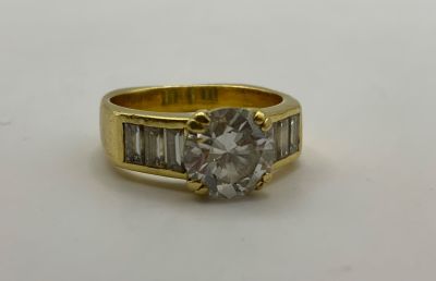 טבעת זהב צהוב 18K, משובצת יהלום מרכזי 1.95 CT, ניקיון SI2 צבע I- SILVER WHITE + שישה יהלומים 