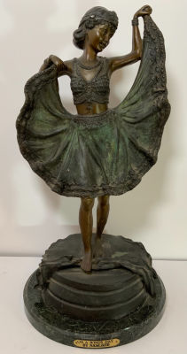 פסל ברונזה NAMGREB בסיס שיש דמות רקדנית חתום גובה: 66 ס''מ קוטר בסיס: 33 ס''מ