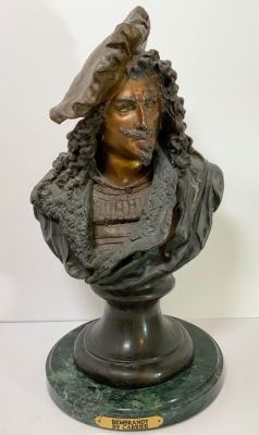 פסל ברונזה CARRIER דמות רמברנט בסיס שיש חתום גובה: 52 ס''מ קוטר בסיס: 28 ס''מ