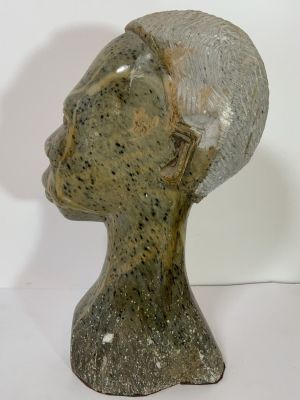 פסל אבן אפריקאי, דמות גבר, גילוף עבודת יד גובה: 26 ס''מ