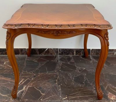 שולחן עץ גילוף עבודת יד גובה 49 ס''מ גודל: 62X62 ס''מ