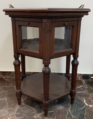 רהיט עץ וזכוכית ויטרינה בר למשקאות עם מגש בחלק העליון שנשלף וידיות מתכת גובה כולל מגש: 72 ס''מ 