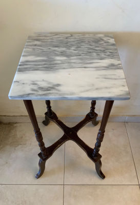 מעמד עץ ושיש עתיק גילוף עבודת יד גודל 36X36 גובה 71 ס״מ 
( **הפריט נמצא בדירה בעיר רחובות- 