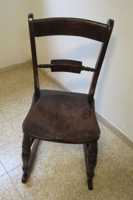 כסא נדנדה עץ אלון אנגלי מאה 19 – מושב 37X38 ס"מ – גובה גב 82 ס"מ