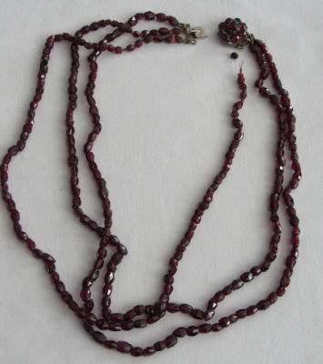 מחרוזת 3 שורות אבני גרנט עם סוגר כסף – 37 ס"מ אורך כל שורה