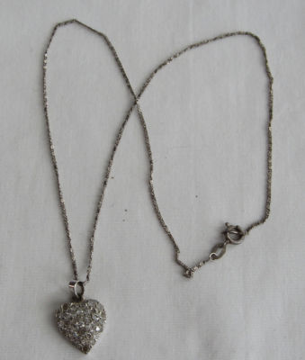 שרשרת כסף 36 ס"מ עם תליון זהב לבן 14 קרט – לב משובץ כ 44 יהלומים סה"כ כ 1 CT – ליטוש ישן ניקיון 