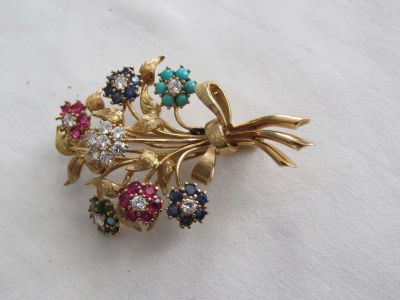 סיכת זהב 18 קרט חתומה עבודה מעולה עם ספירים-רובינים-אמרלדים –טורקיזים – 13 יהילומים נקיים 